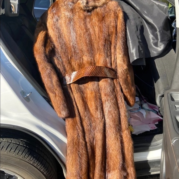 Woman’s Vintage Fur Long Jacket with Python Belt - Picture 2 of 2